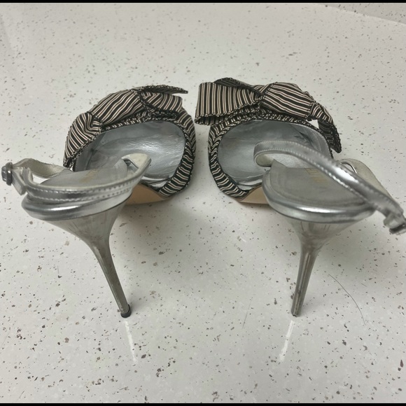 Stripped heels with bows. - Picture 4 of 4